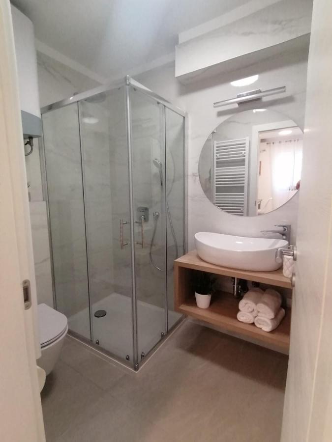 Apartmani Zoric Vodice Ruang foto