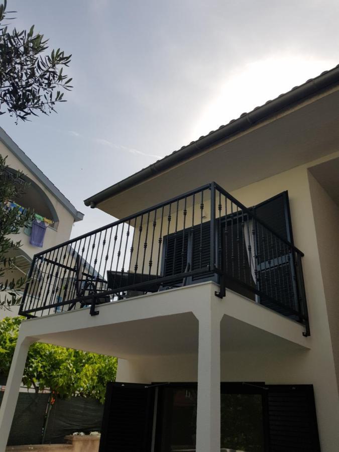 Apartmani Zoric Vodice Ruang foto