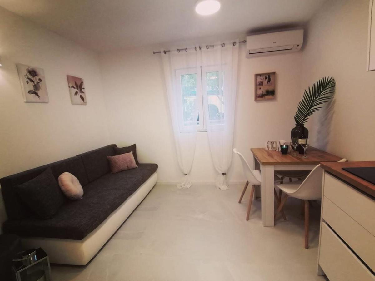 Apartmani Zoric Vodice Ruang foto