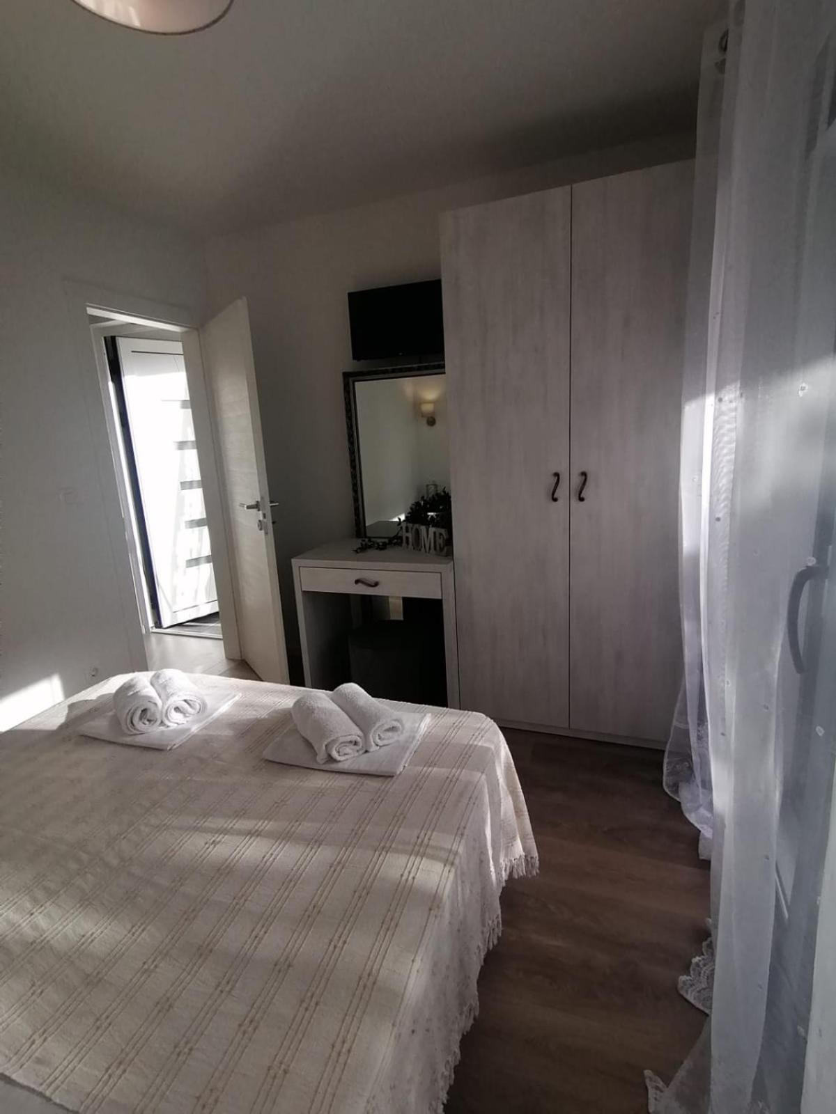 Apartmani Zoric Vodice Ruang foto