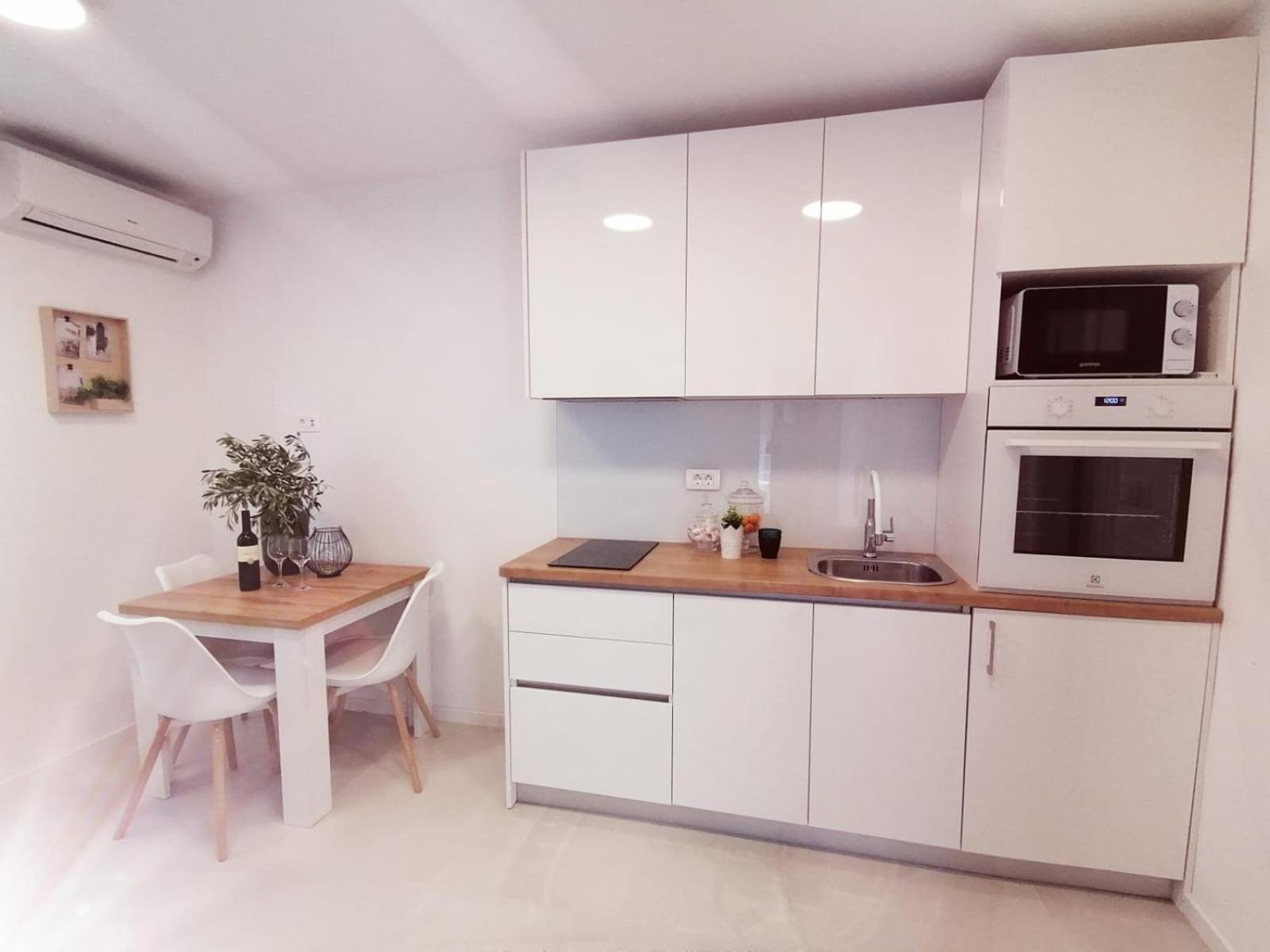 Apartmani Zoric Vodice Ruang foto