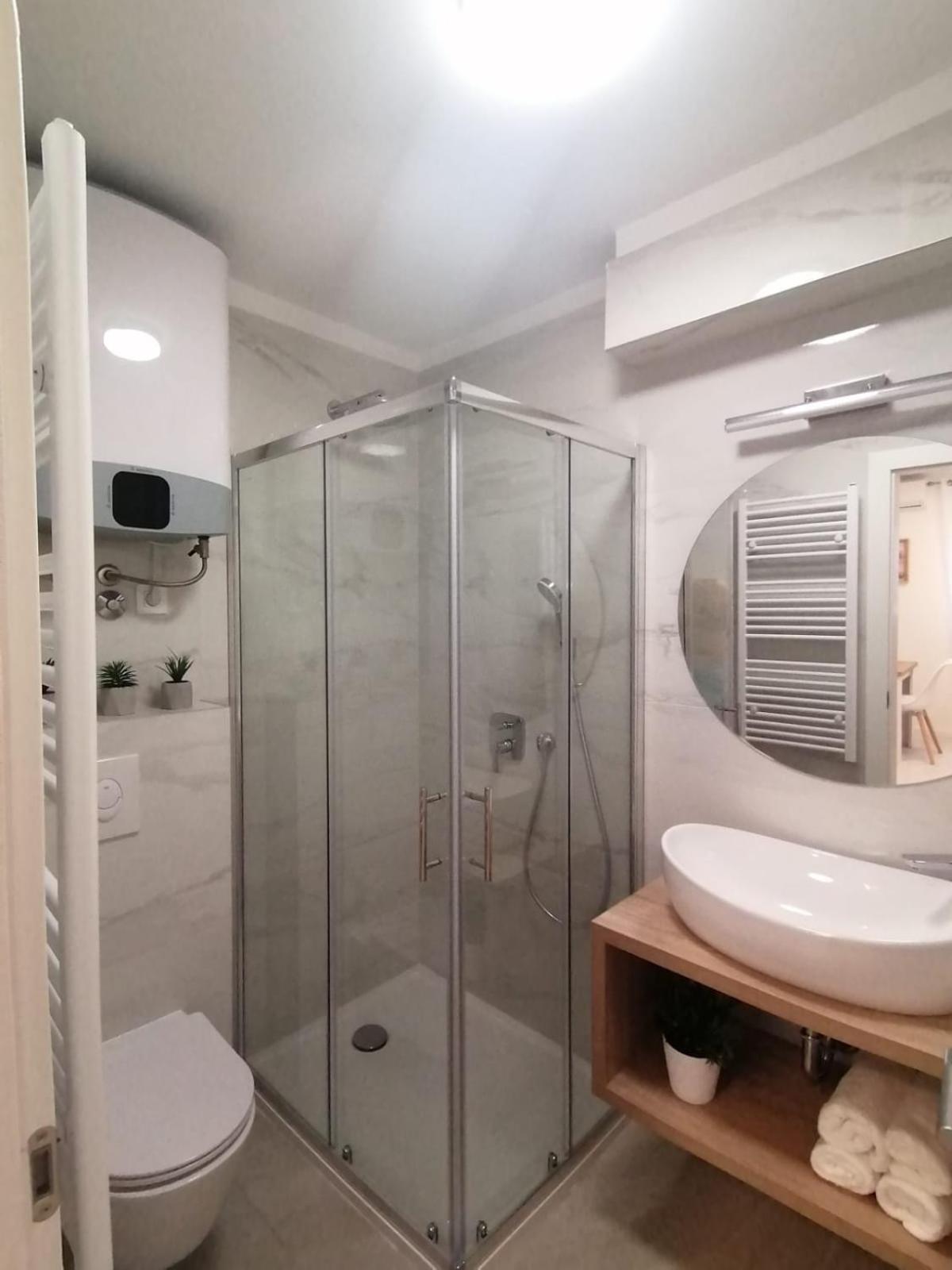 Apartmani Zoric Vodice Ruang foto
