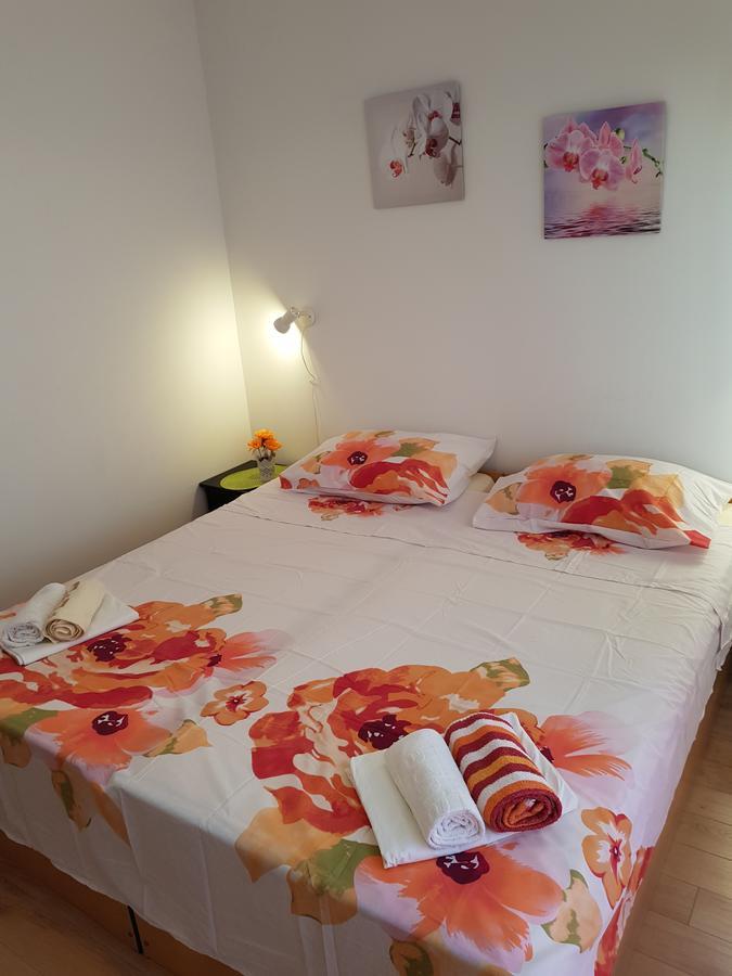 Apartmani Zoric Vodice Bagian luar foto
