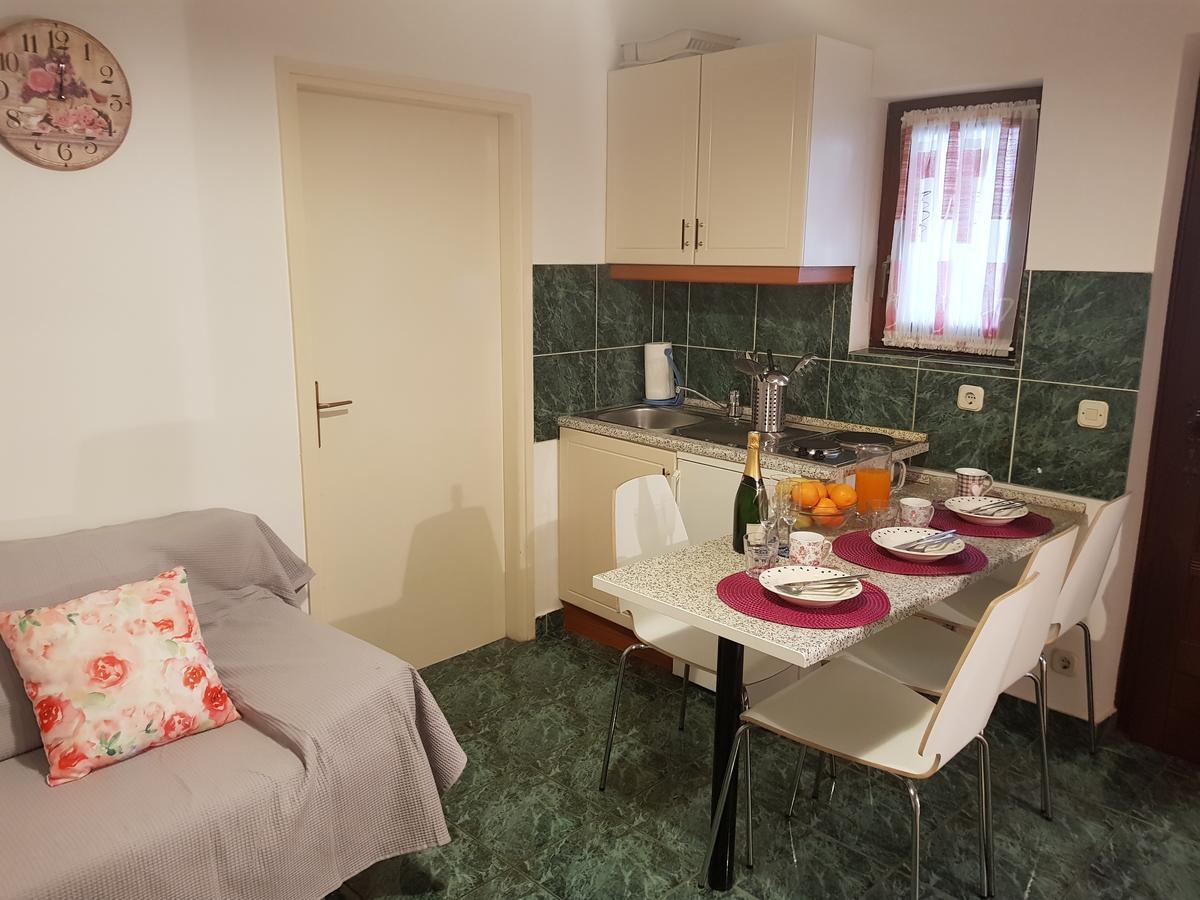 Apartmani Zoric Vodice Bagian luar foto