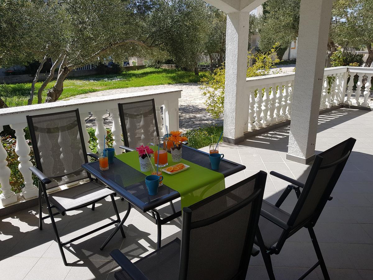 Apartmani Zoric Vodice Bagian luar foto