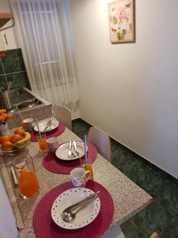 Apartmani Zoric Vodice Bagian luar foto