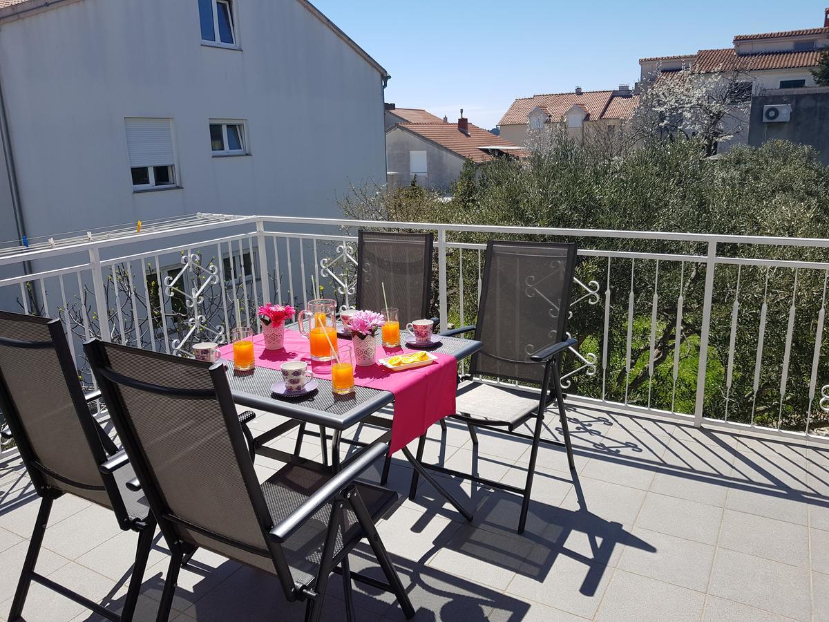 Apartmani Zoric Vodice Bagian luar foto