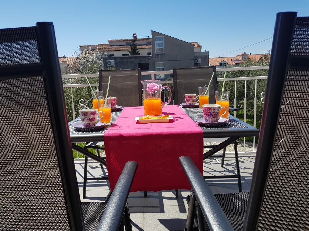 Apartmani Zoric Vodice Bagian luar foto