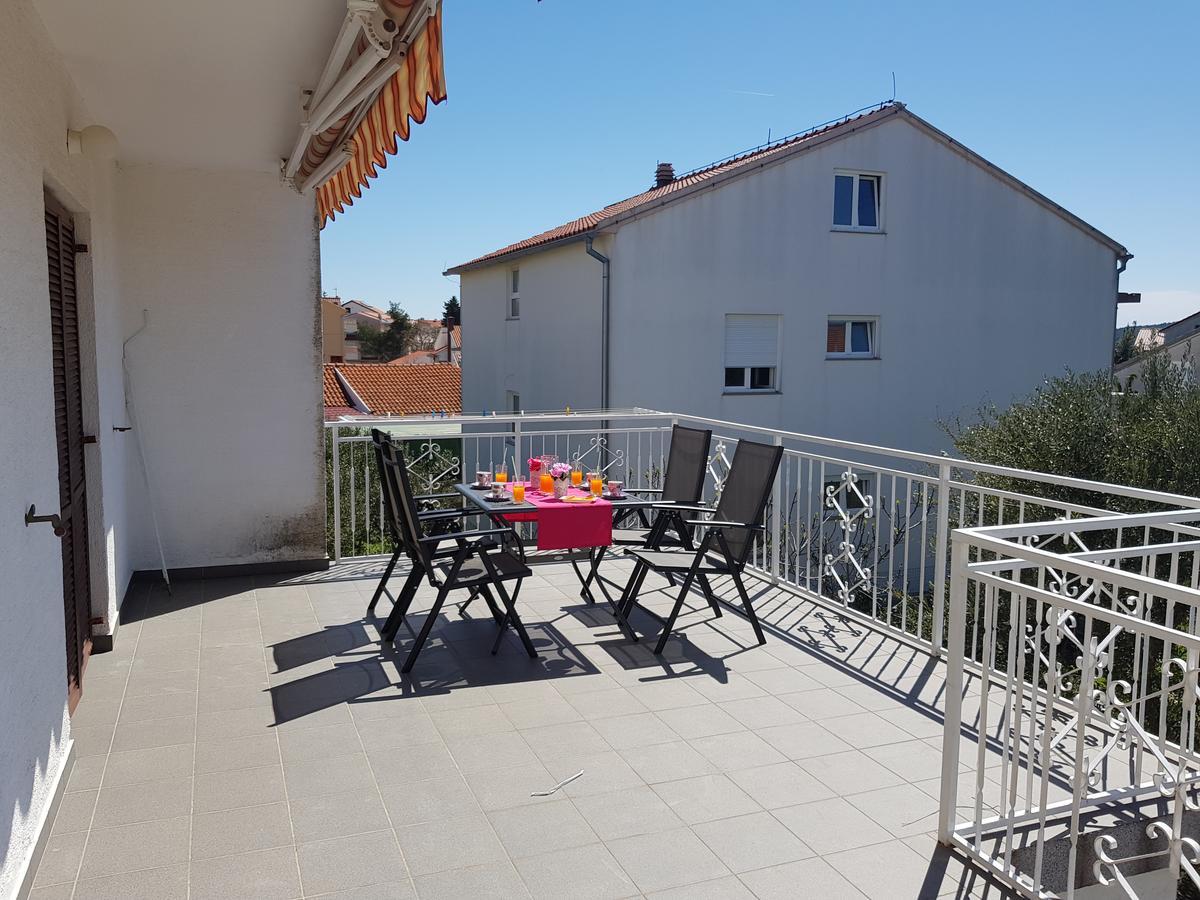 Apartmani Zoric Vodice Bagian luar foto
